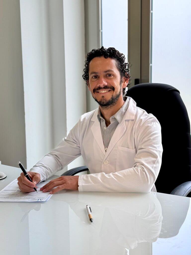 Dr. Héctor Almeida Merino